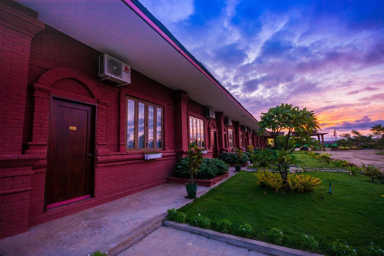 รอยัล เอเมอรัลด์ ริเวอร์ วิว กอล์ฟ รีสอร์ต Hotel พุกาม ภายนอก รูปภาพ