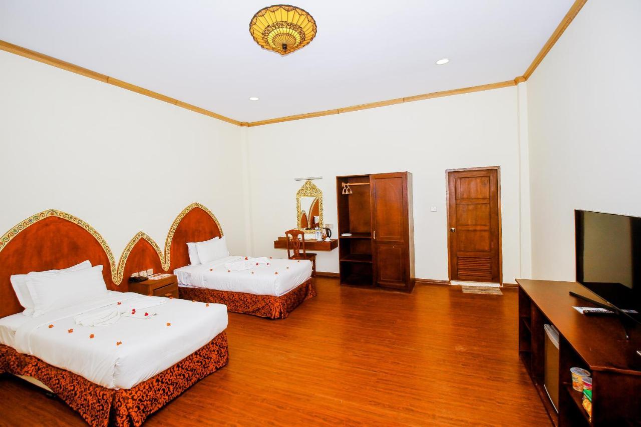 รอยัล เอเมอรัลด์ ริเวอร์ วิว กอล์ฟ รีสอร์ต Hotel พุกาม ภายนอก รูปภาพ