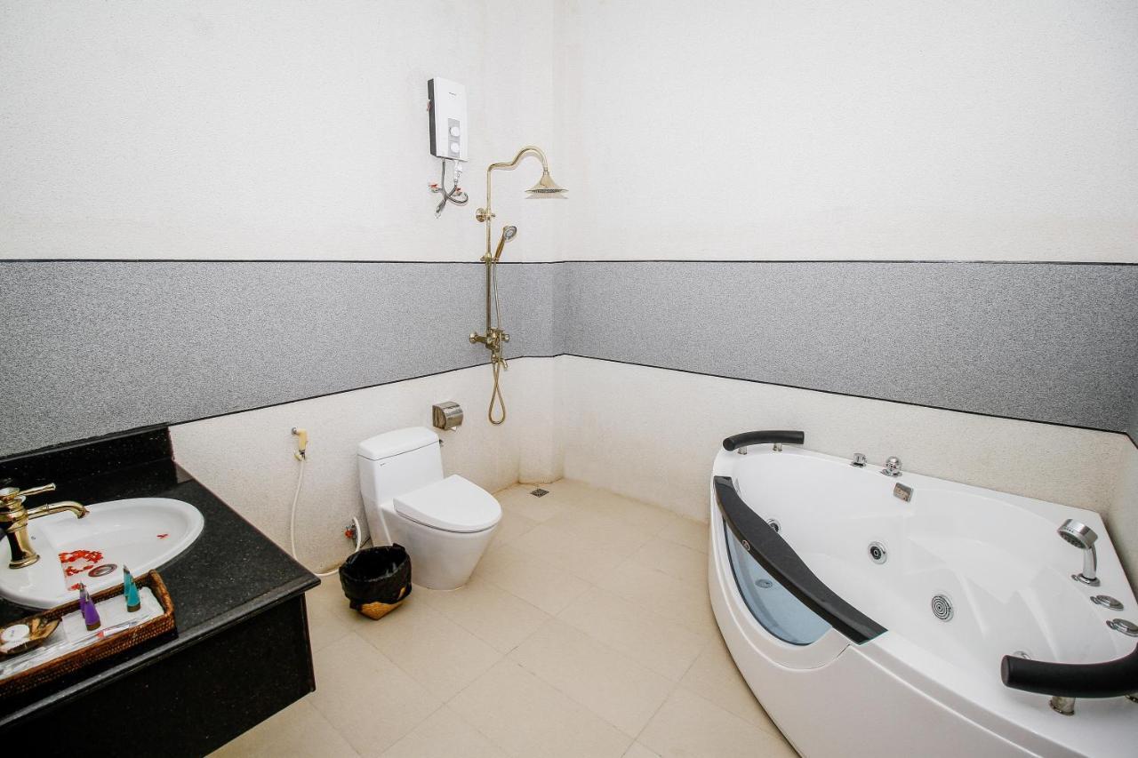 รอยัล เอเมอรัลด์ ริเวอร์ วิว กอล์ฟ รีสอร์ต Hotel พุกาม ภายนอก รูปภาพ