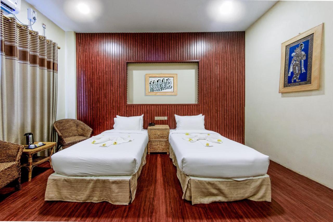 รอยัล เอเมอรัลด์ ริเวอร์ วิว กอล์ฟ รีสอร์ต Hotel พุกาม ภายนอก รูปภาพ