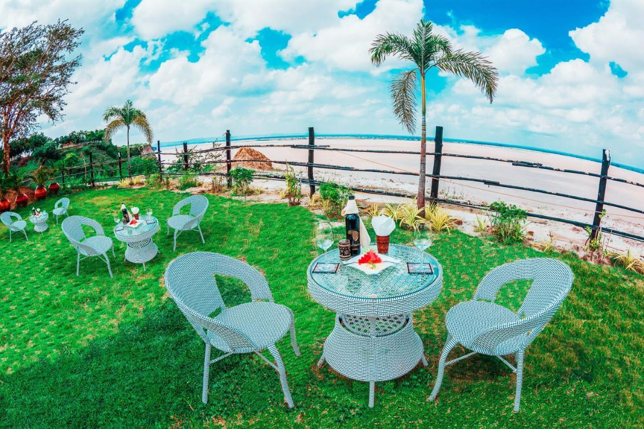 รอยัล เอเมอรัลด์ ริเวอร์ วิว กอล์ฟ รีสอร์ต Hotel พุกาม ภายนอก รูปภาพ