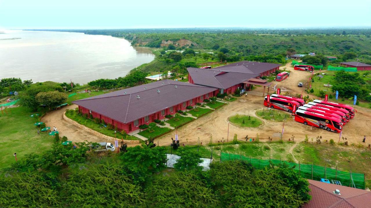 รอยัล เอเมอรัลด์ ริเวอร์ วิว กอล์ฟ รีสอร์ต Hotel พุกาม ภายนอก รูปภาพ